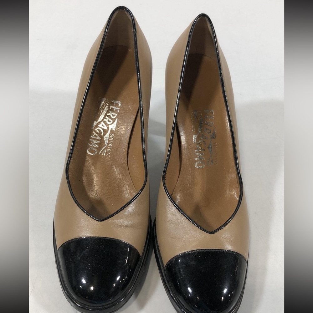 Women’s Salvatore Ferragamo Beige/Black Leather Pumps Heels Size 6B